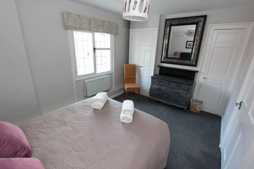 Top Floor Character Apartment In The Heart Of The City Centre Честер Экстерьер фото